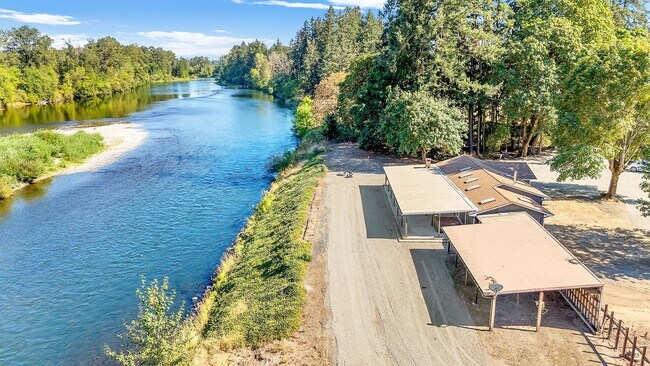 Building Photo - 39601 Santiam Bluffs Rd NE