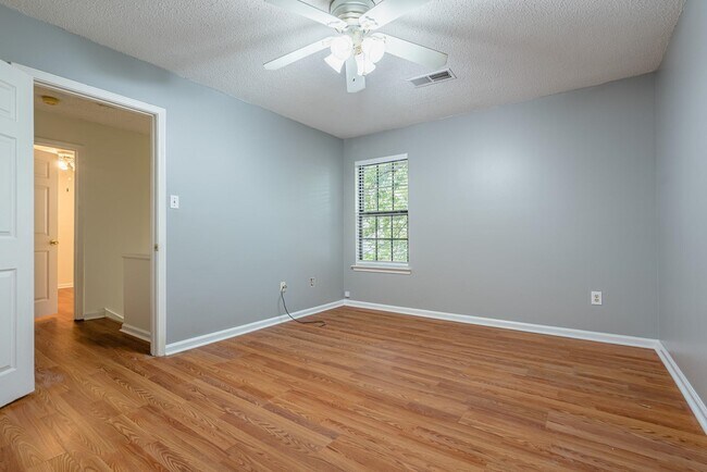 Building Photo - 124 Barksdale Ct