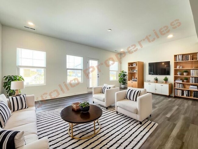 Building Photo - Brand New 3 Story 4 bedroom, 3.5 bathroom ...