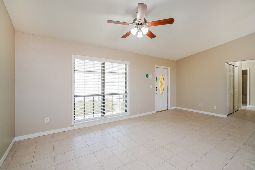 Building Photo - 971 Winsome Rd