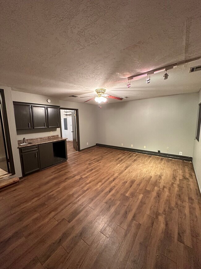 Building Photo - 332 Tullahoma Dr