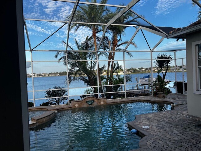 Building Photo - 6 Bedroom Single Family Home in Apollo Beach