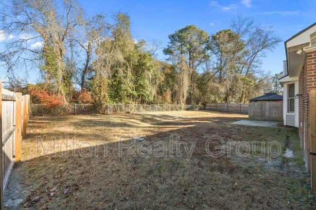 Building Photo - 4320 Falls Dr