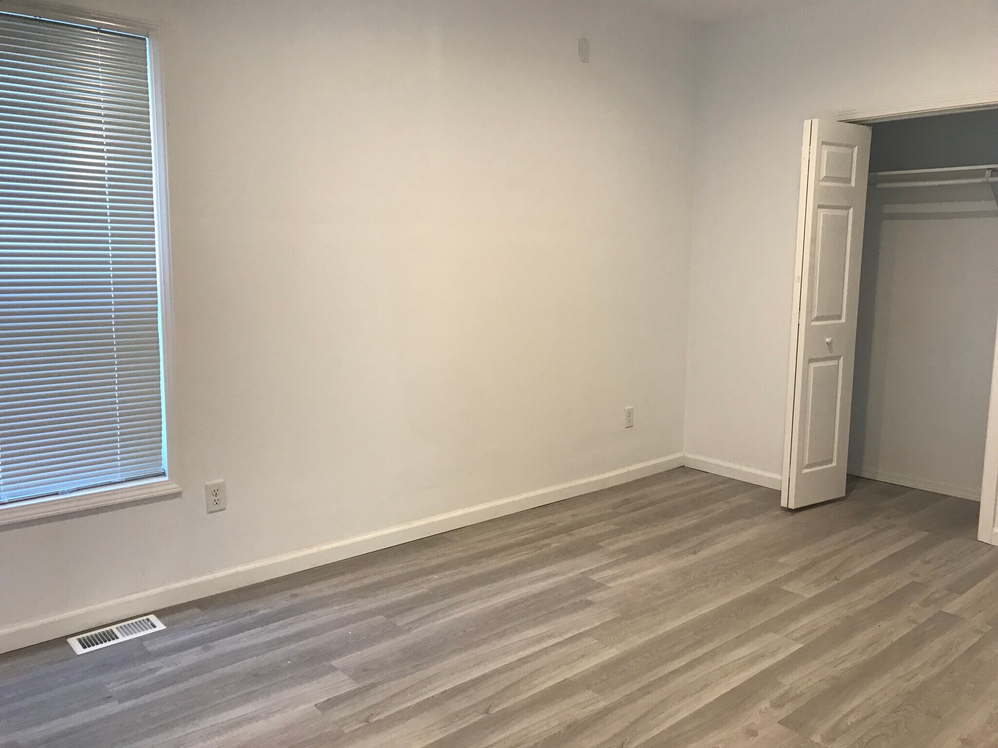 Building Photo - 2007 Broadway St