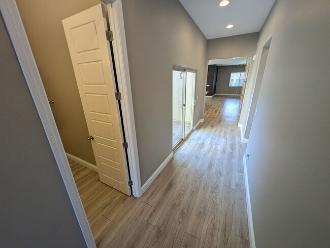 Building Photo - 4535 Herbert River Ave