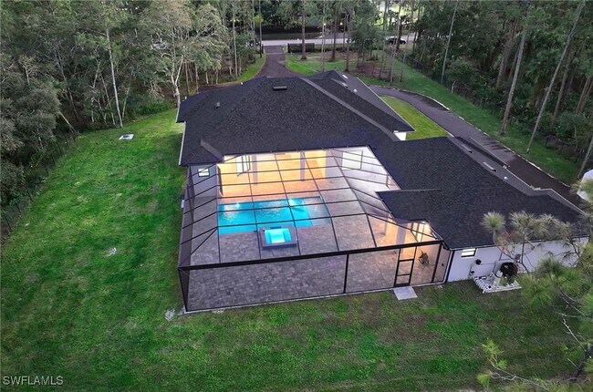 Building Photo - 219 33rd Ave NW