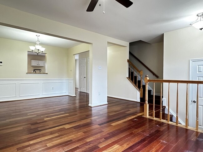 Building Photo - Wonderful townhome with recent upgrades..a...