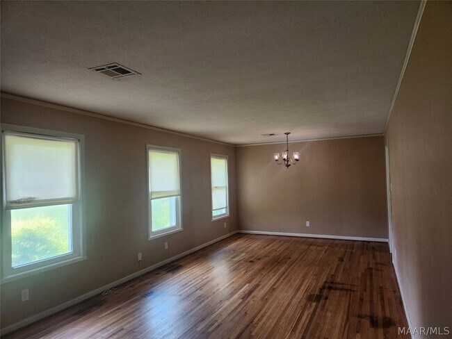 Building Photo - 1203 Oates Rd