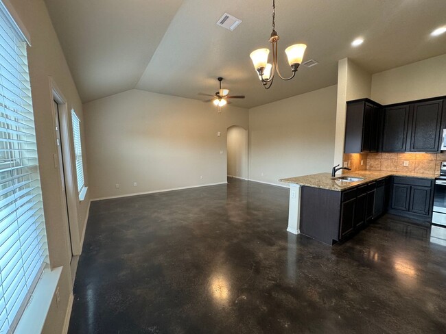 Building Photo - Beautiful 3x2 Duplex in New Braunfels, TX!