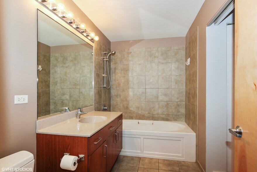 Building Photo - 1720 S Michigan Ave