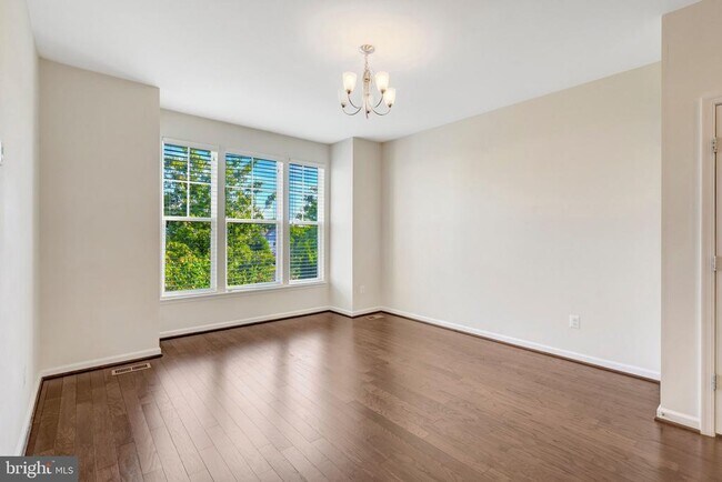 Building Photo - 8932 Dahlgren Ridge Rd