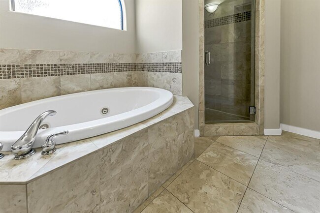 Building Photo - 11022 Robin Hood Ct