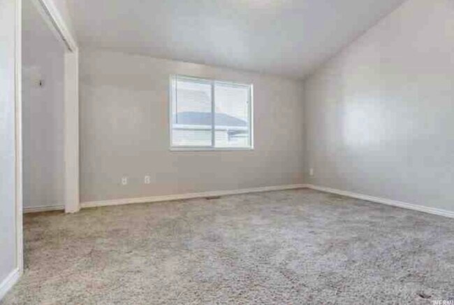 Building Photo - 2406 E 1170 S