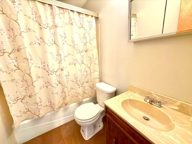 Building Photo - 424 Highland Park Dr