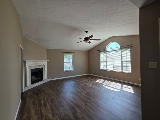 Building Photo - 1012 Willow Creek Cir