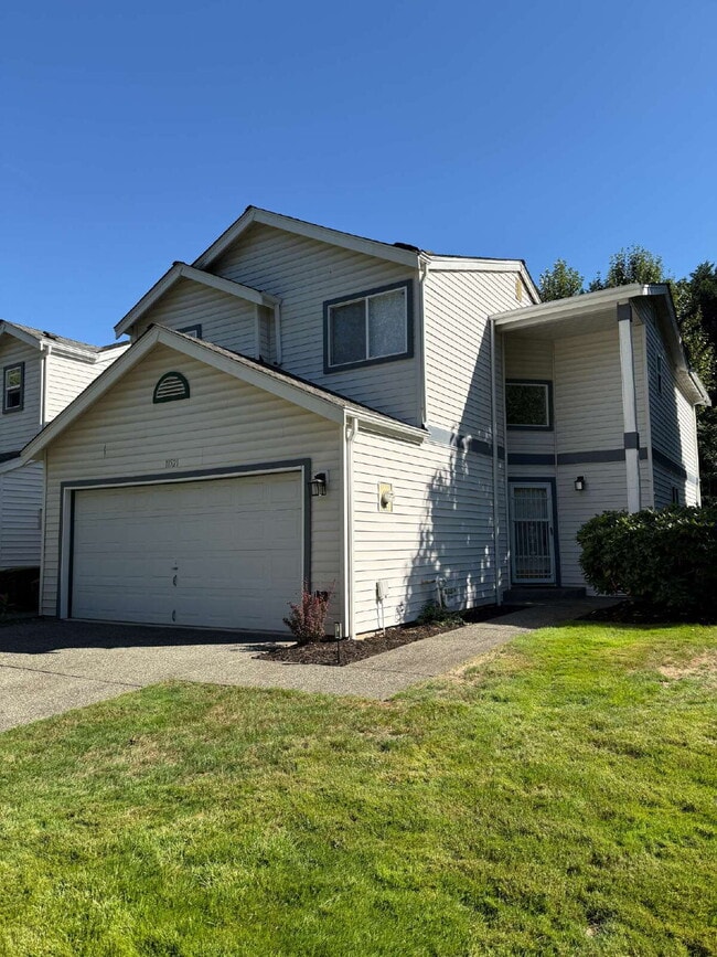 Building Photo - AMAZING Home in Quiet Community Available ...