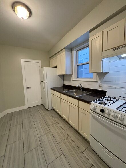189 Elmwood Ave 3 - 188 Elmwood Ave