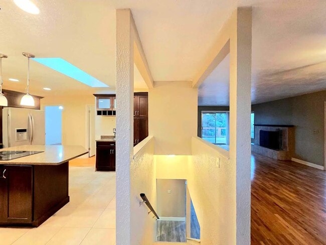 Building Photo - Large 4 Bed, 2 Bath in Desirable East Wena...