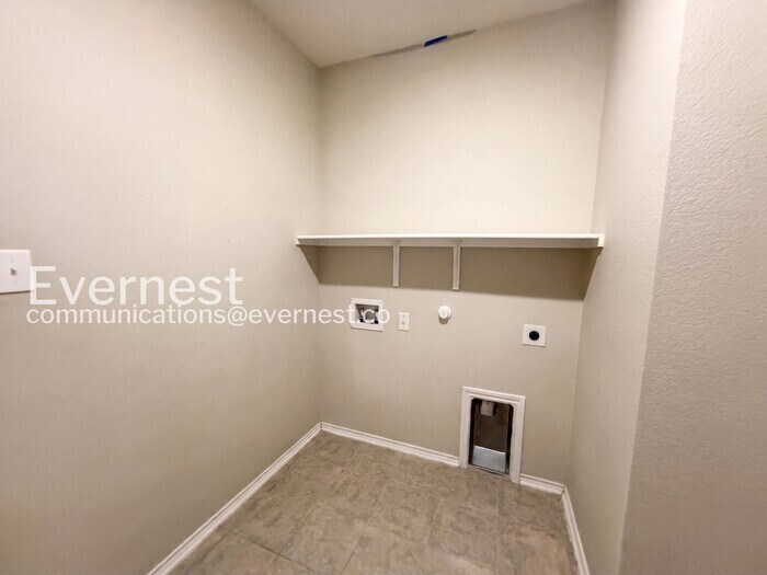 Building Photo - 13700 Vigilance St
