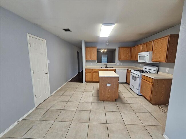 Building Photo - 201 Bluebonnet Tr
