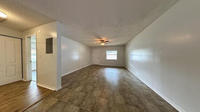 Building Photo - 6420 S Adelia Ave