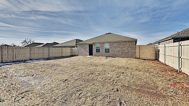 Building Photo - Very Nice 3 Bedroom 2 Bath Home in Yukon Schools