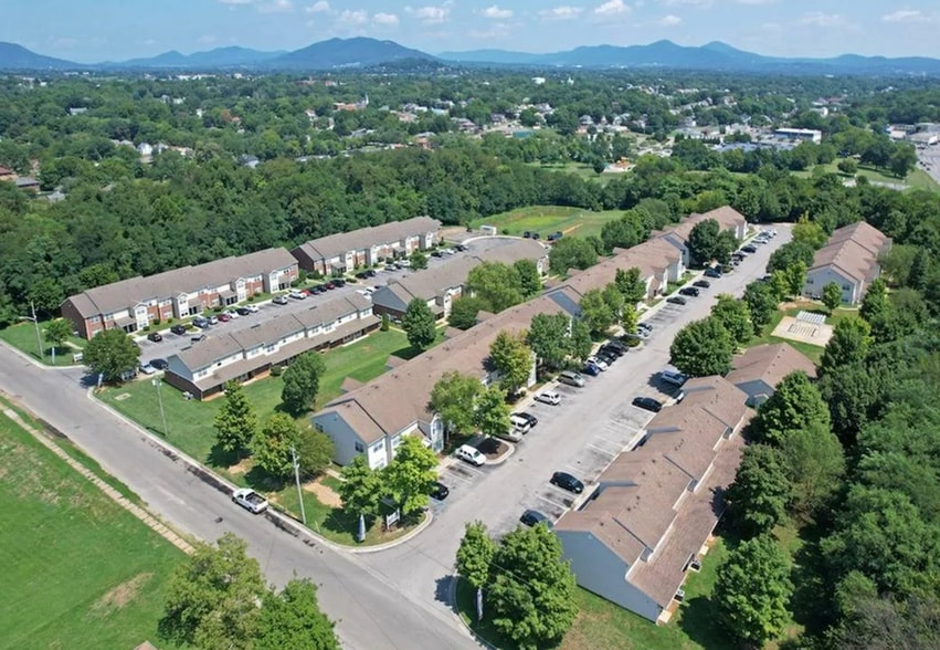 Community - 733 West