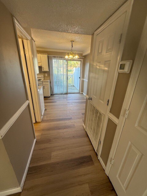 Building Photo - 114 Pinewood St