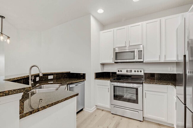 Building Photo - 12301 Kernan Forest Blvd