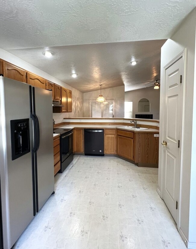 Building Photo - Adorable 3 bed 2 bath home in the Coventry Manor Subdivision just off W State St and N Hartford.