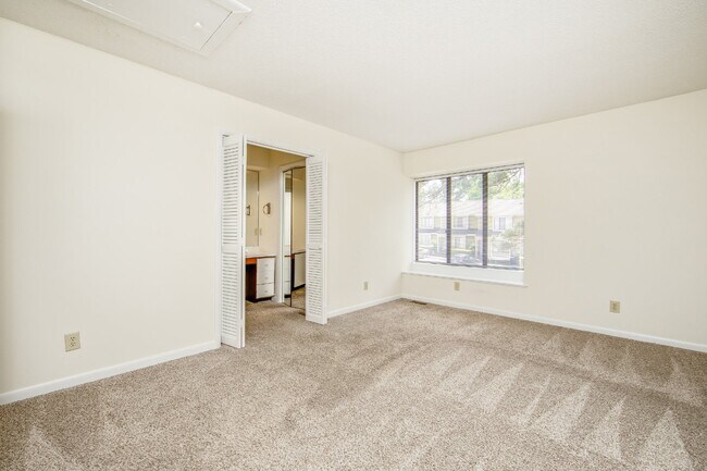 Building Photo - COMING SOON! Cozy 2bd/2ba Townhome Nest in Watersedge