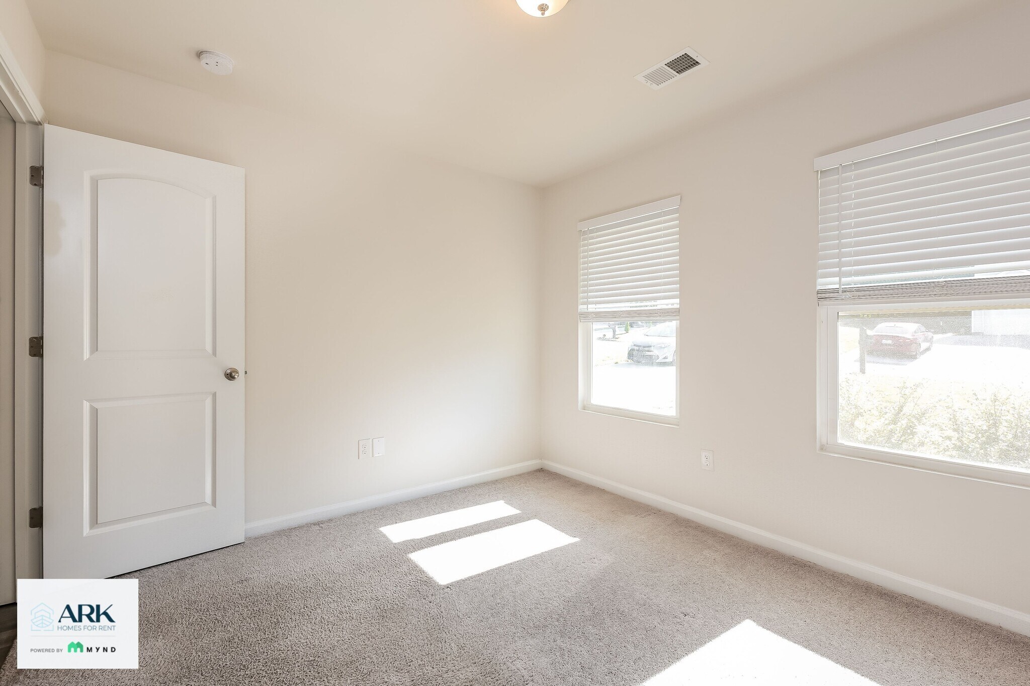 Building Photo - 173 Queens Cir