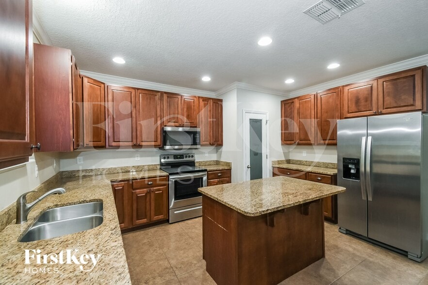 Building Photo - 10280 Magnolia Hills Dr