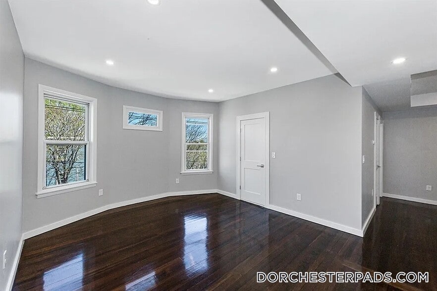 Building Photo - 19 Chase St