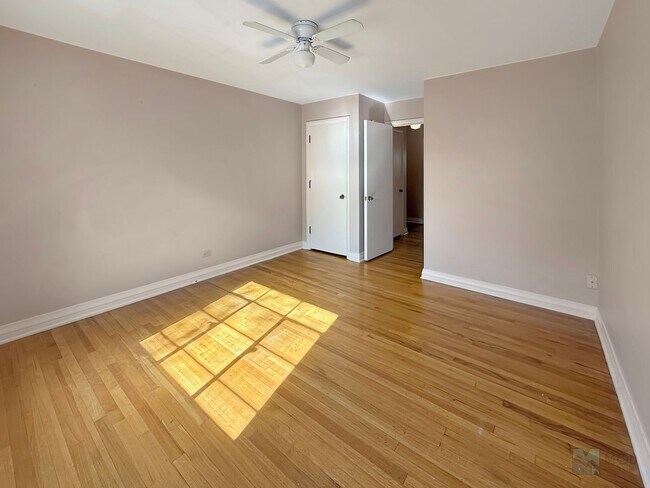 Building Photo - $0 DEPOSIT OPTION. CHARMING VINTAGE 1 BEDR...