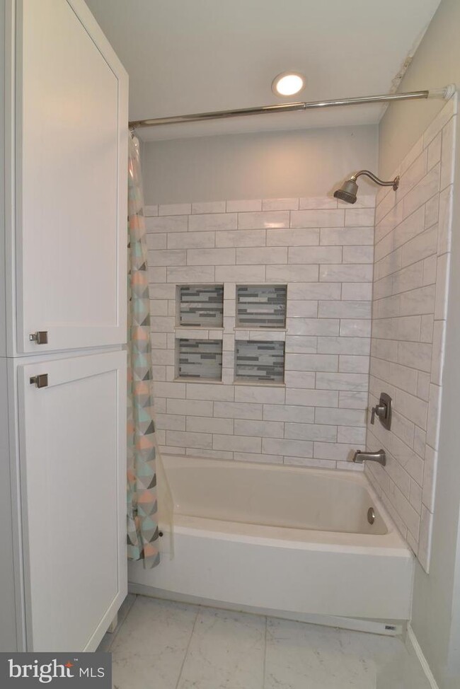 Building Photo - 20301 Beechwood Terrace