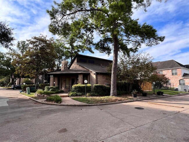 Building Photo - 12755 Mill Ridge Dr