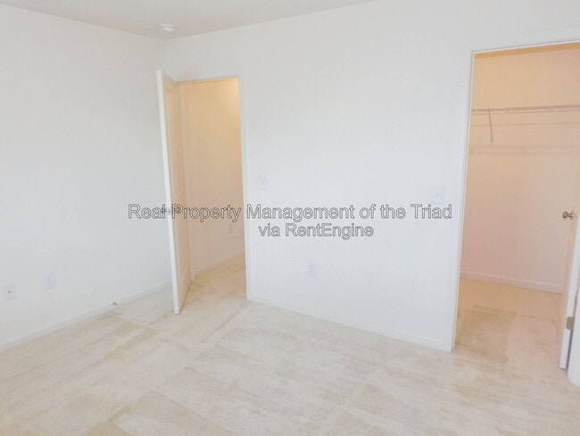 Building Photo - 719 Torbay Dr