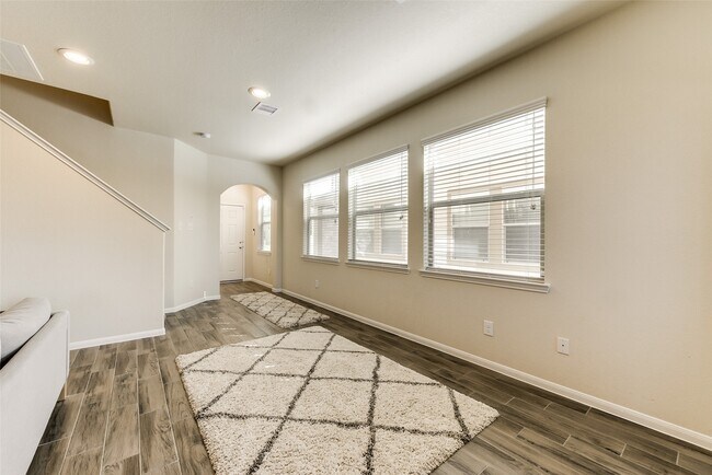 Building Photo - 8407 Hawthorn Vly Ln