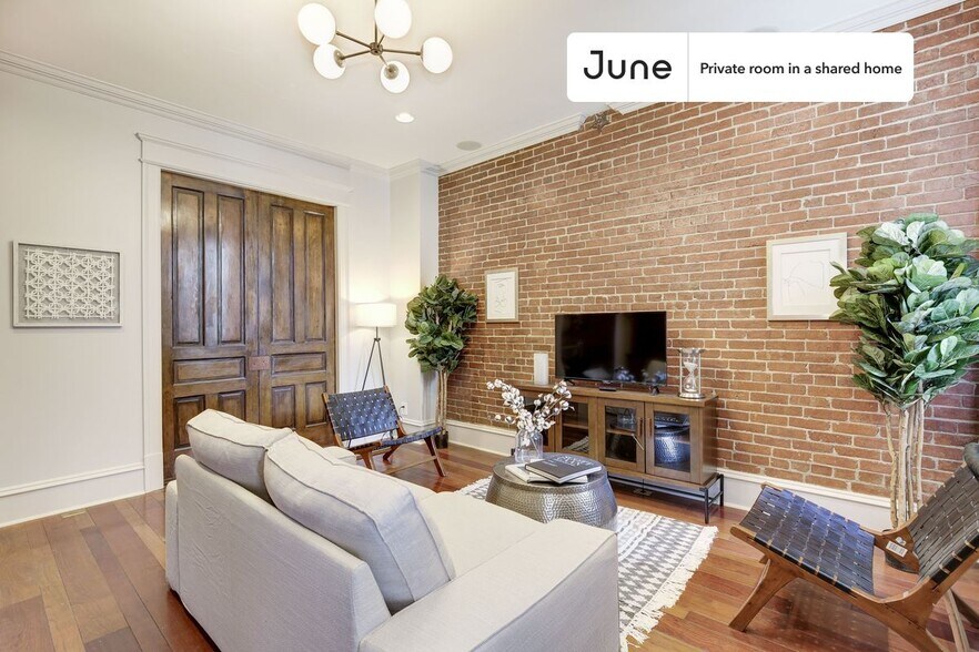 Building Photo - Room in Shared 4 bed/3 bath home