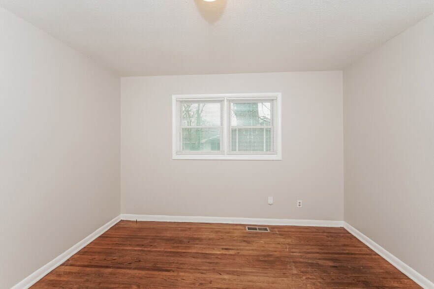 Building Photo - 325 16th Ave NW