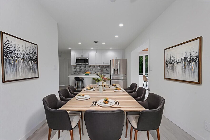 Building Photo - 713 SW 4th Ct