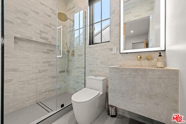 Building Photo - 4740 Sunnyslope Ave