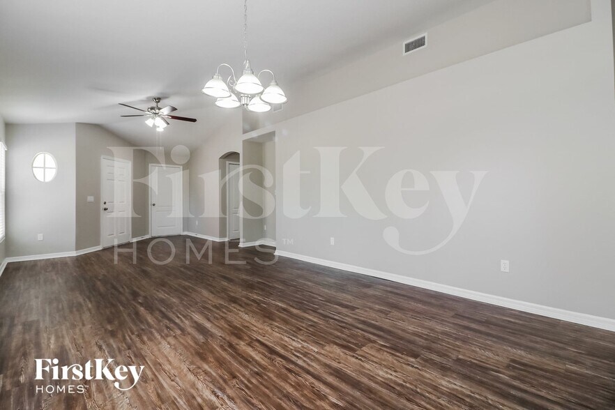 Building Photo - 905 Lake Shore Ranch Dr