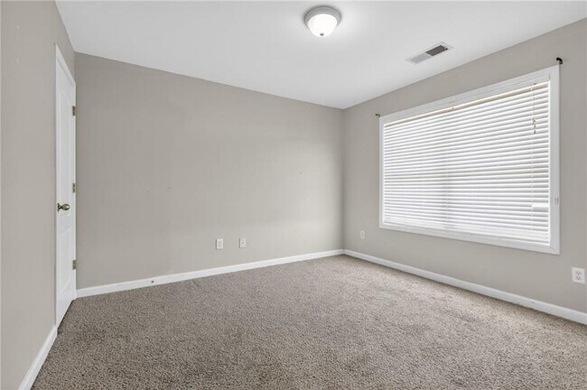 Building Photo - 1136 Mason Lee Ave SE