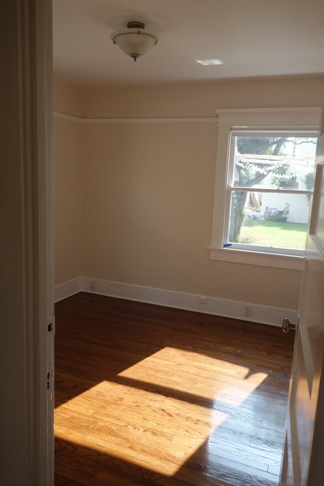 Building Photo - 753 Orange Ave