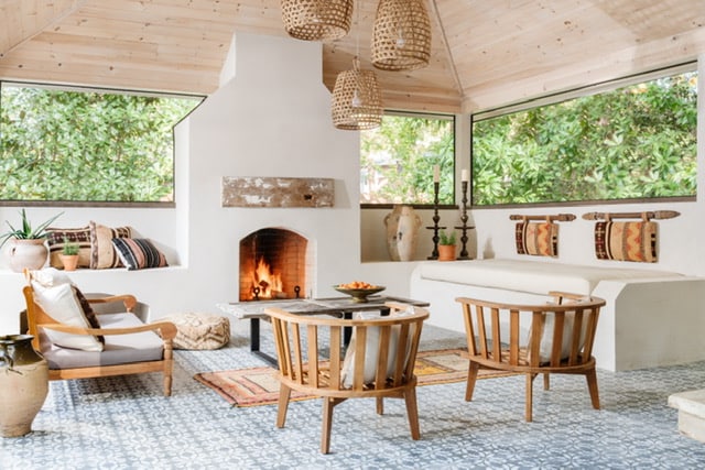 Building Photo - 3565 Lake Dr SE