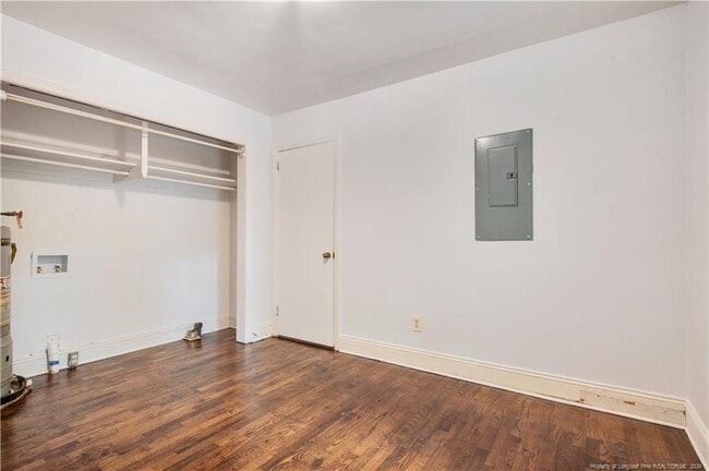 Building Photo - 4914 Walnut Dr