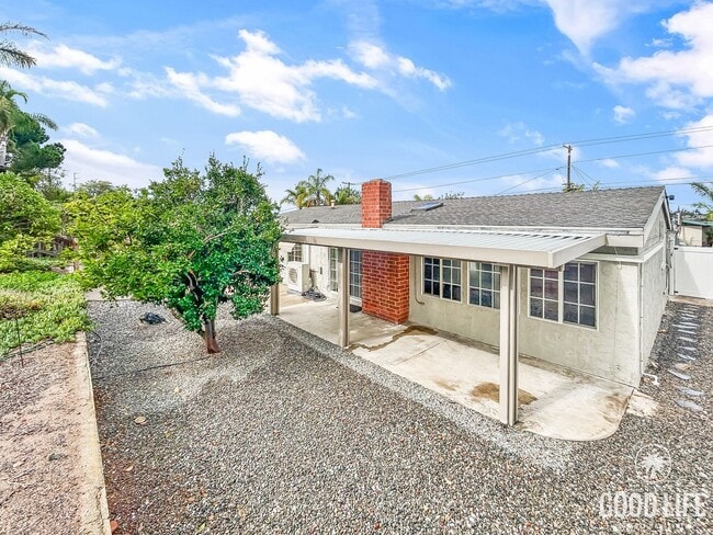 Building Photo - Beautiful 3B/2BA W/ Attached Garage and Up...