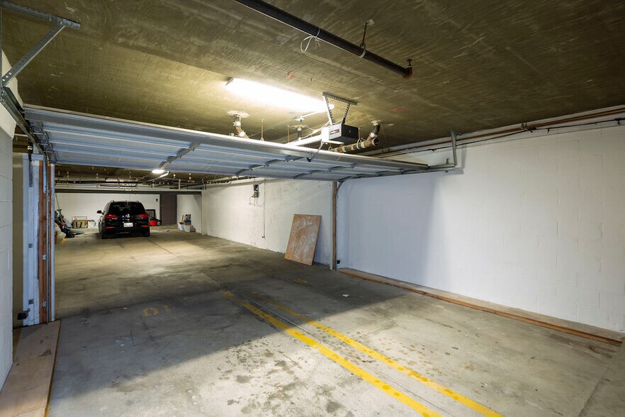 Building Photo - 1338 Yale St